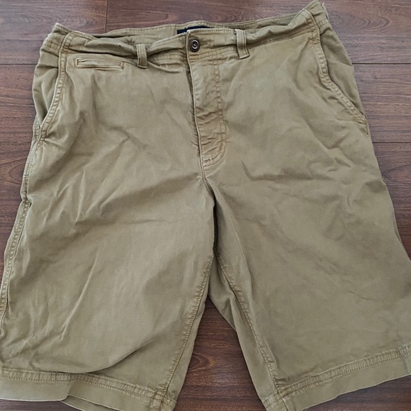 American Eagle Khaki Shorts - Picture 1 of 4
